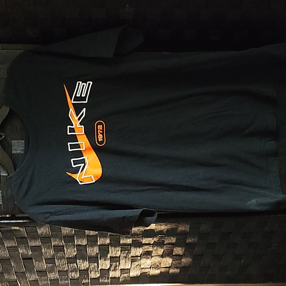 Nike T-shirt size medium - Picture 1 of 3